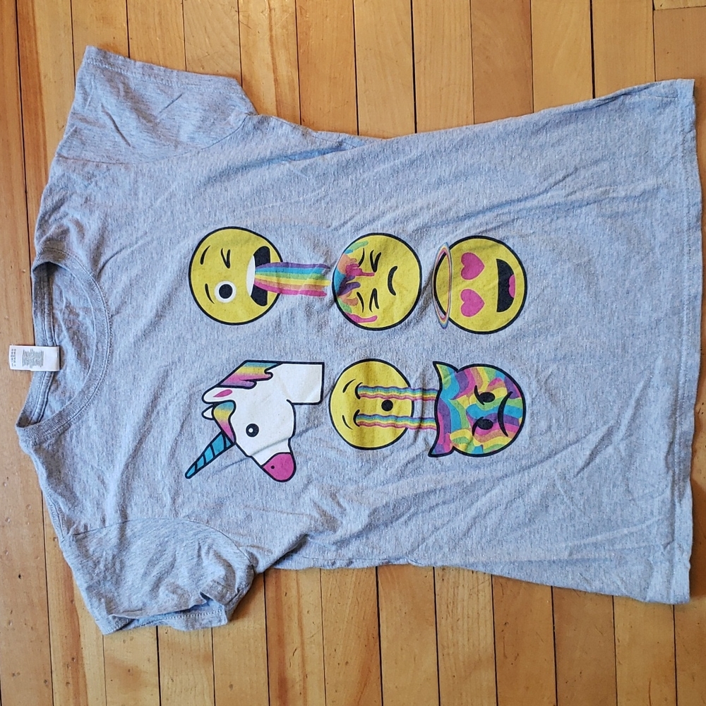 Gildan emoji short sleeve tee Size Medium